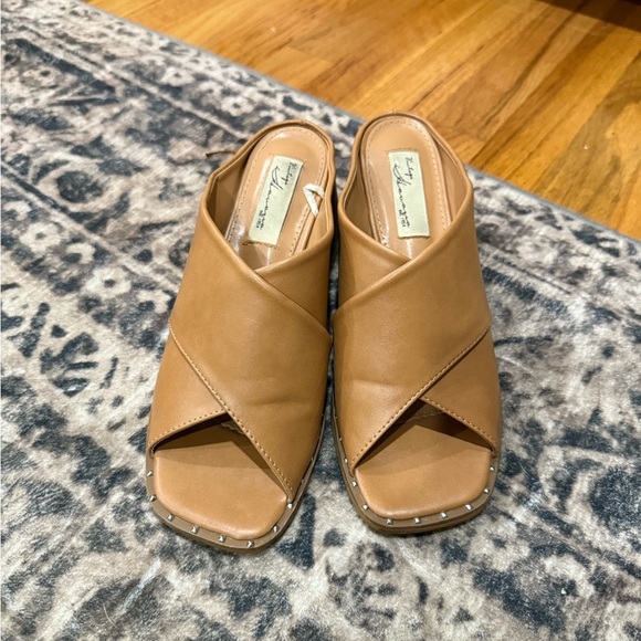 Vintage Havana Tan Mules with Chunky Heel - Picture 8 of 8